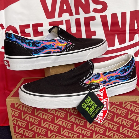 Vans Men’s Classic Slip On Electric Flame Black/True White sneakers - Picture 1 of 16